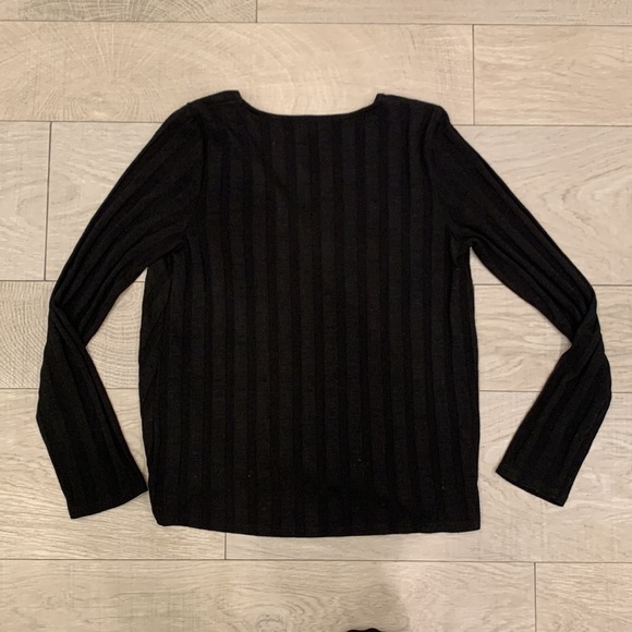 Design Lab V-Neck Long Sleeve - Picture 5 of 5